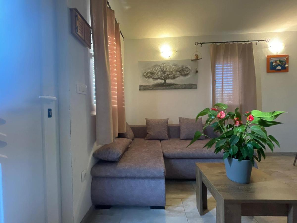 Studio Apartment Dona Trogir Exterior photo
