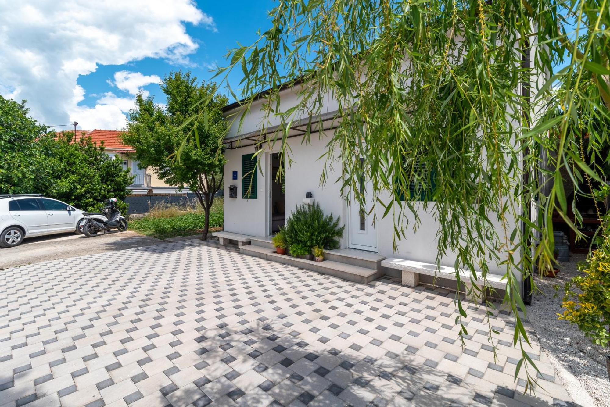 Studio Apartment Dona Trogir Exterior photo