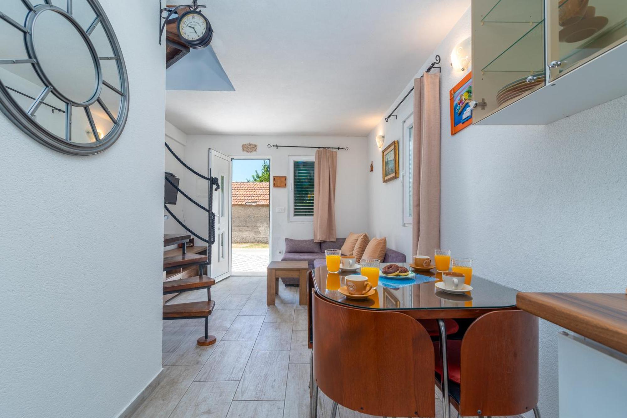 Studio Apartment Dona Trogir Exterior photo