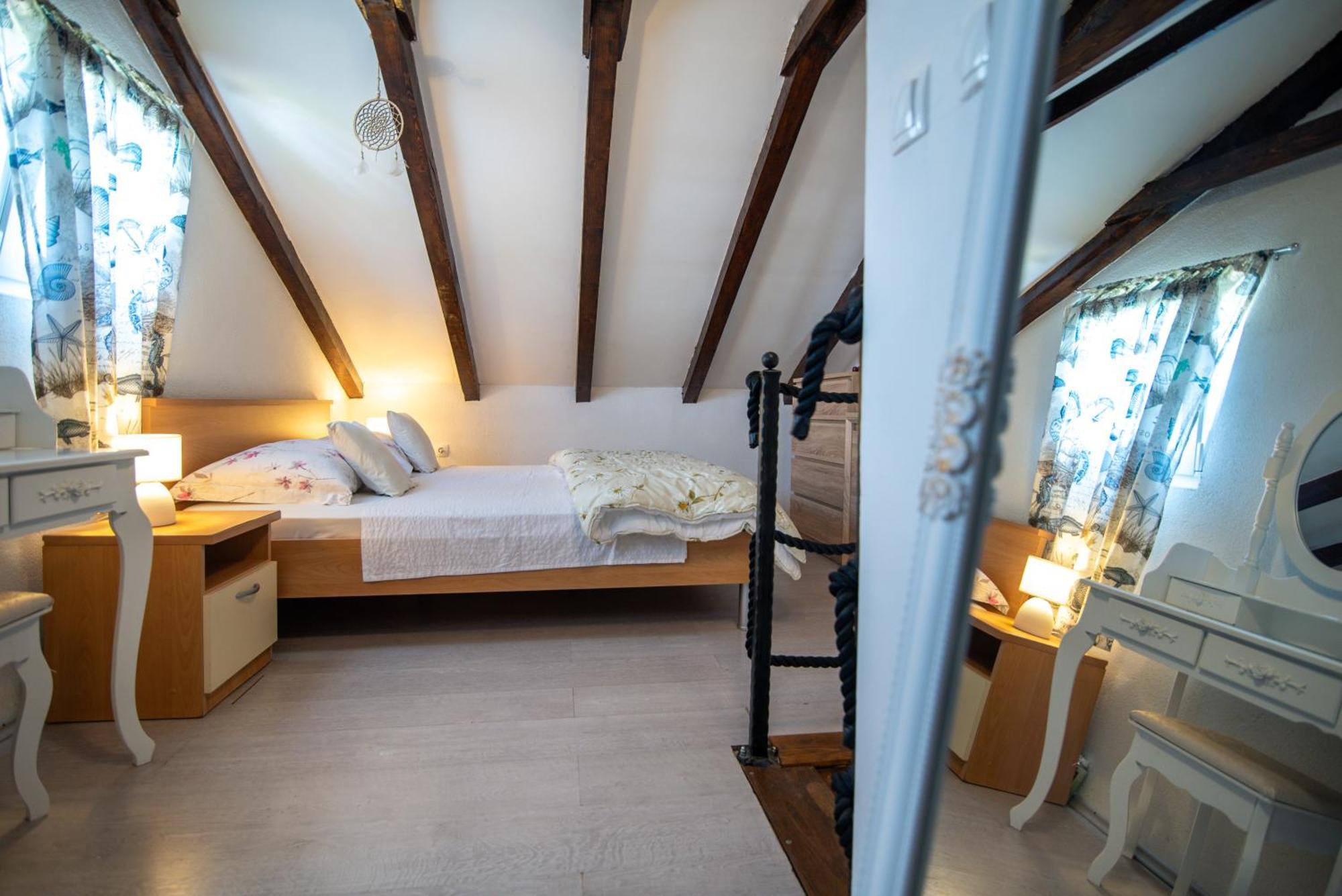 Studio Apartment Dona Trogir Exterior photo