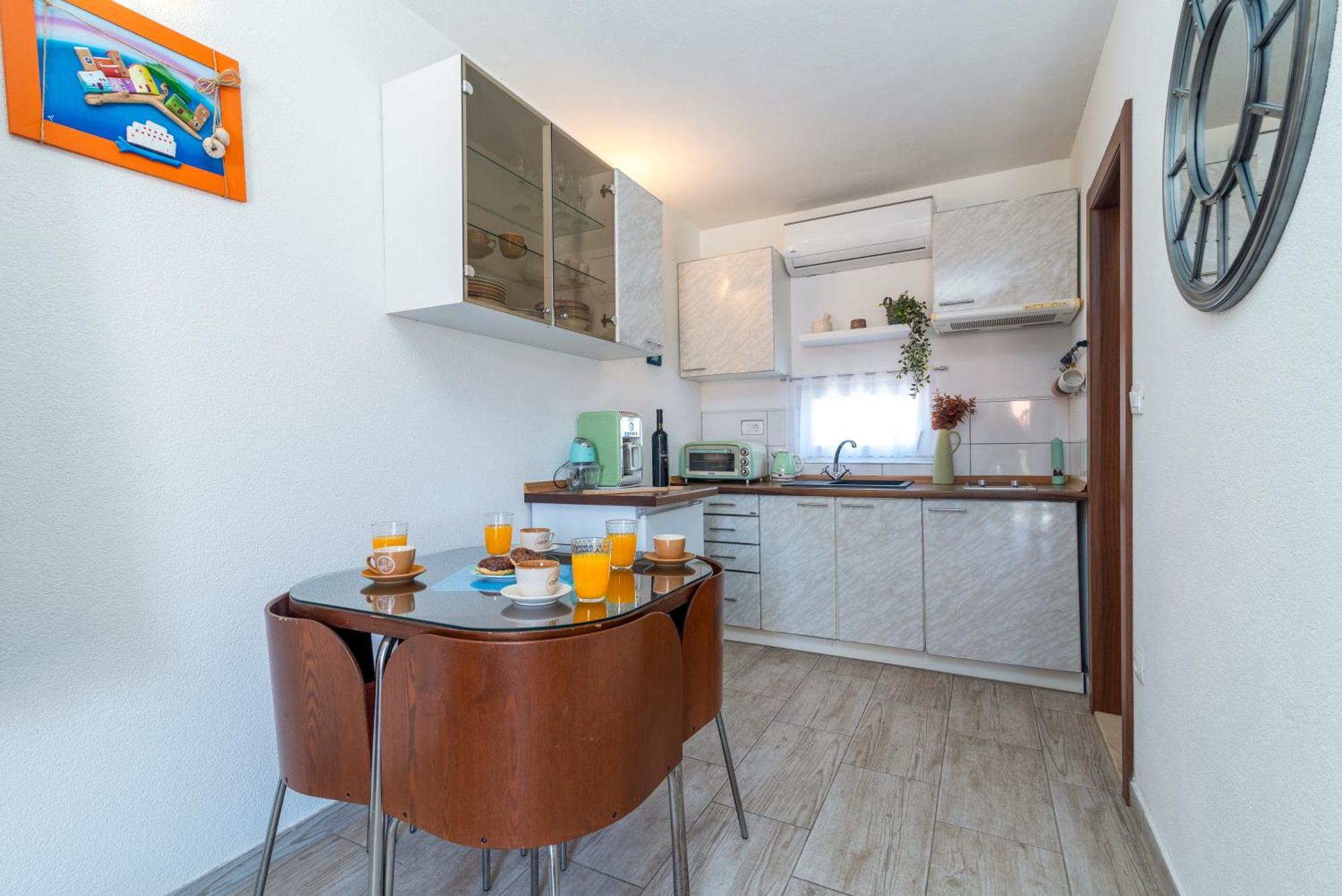 Studio Apartment Dona Trogir Exterior photo