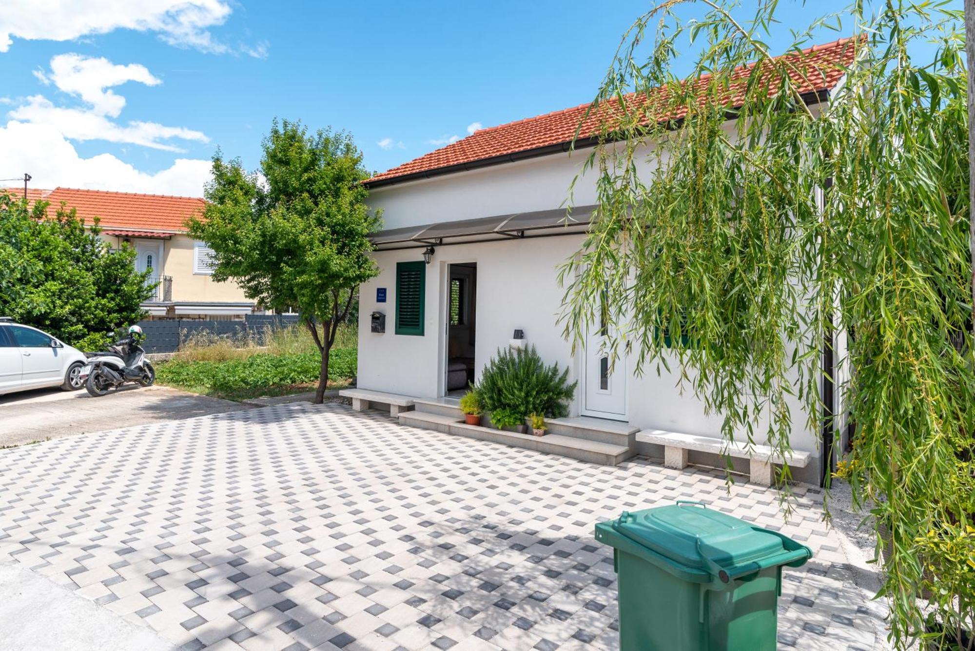 Studio Apartment Dona Trogir Exterior photo