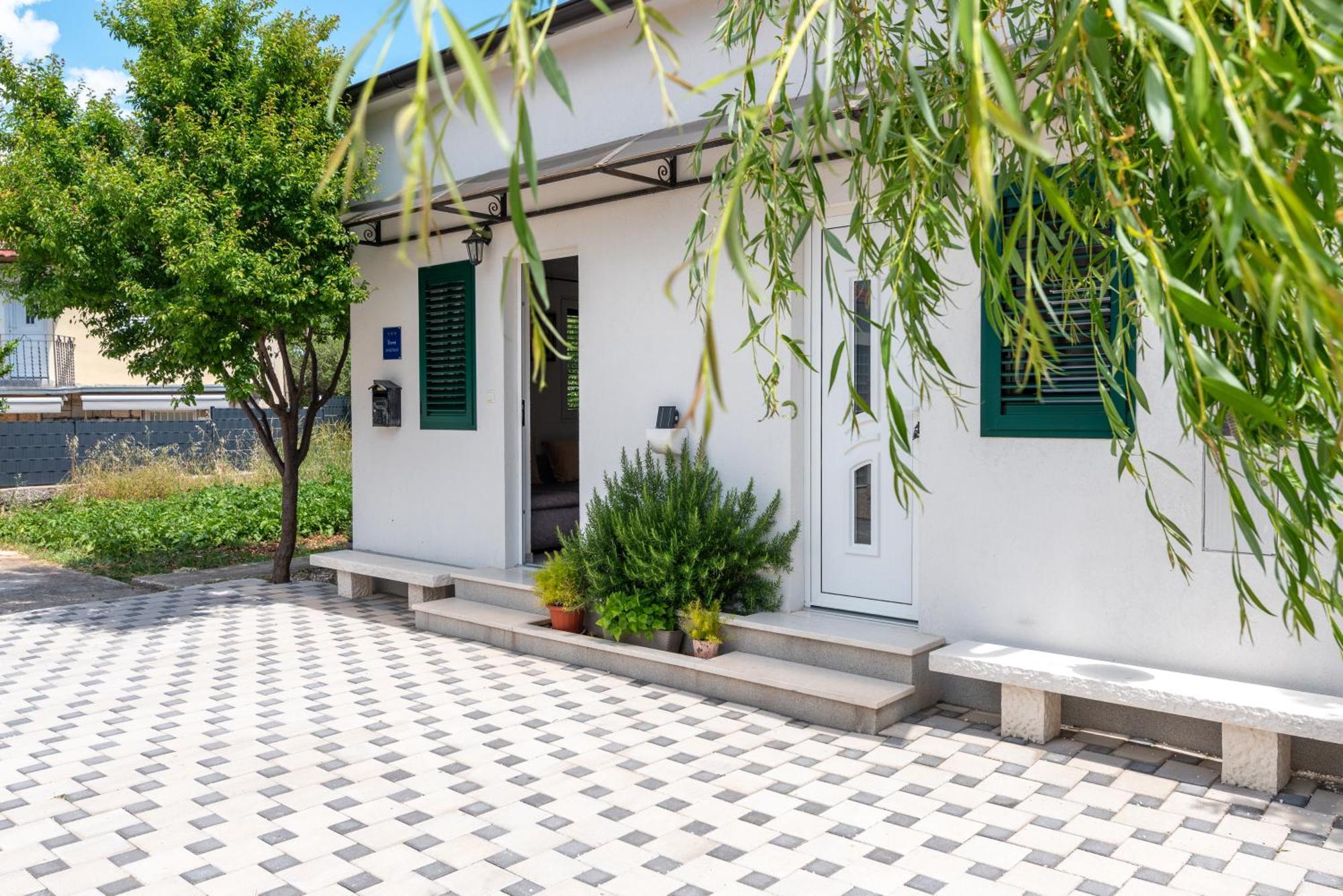Studio Apartment Dona Trogir Exterior photo