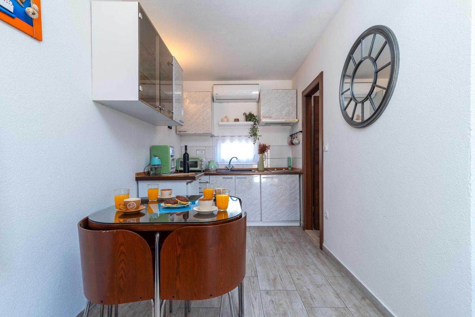 Studio Apartment Dona Trogir Exterior photo